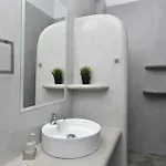 The Local House * Парос